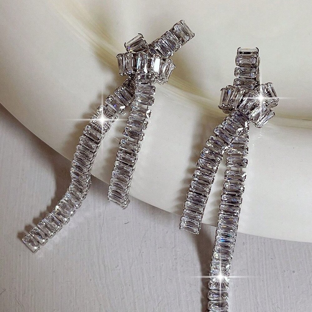 Silver Women's Luxury Cubic Zirconia Water Drop Dangle Earrings - Picture 6 of 6